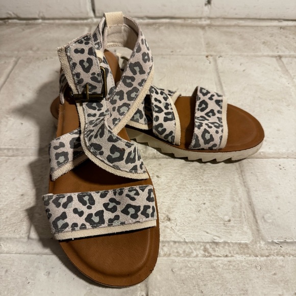 TOMS Womens Sidney Tread Snow Leopard Print Ankle Athletic Sandals Casual 7.5 - Picture 1 of 9
